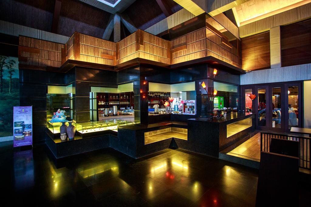 Crown Victoria Hotel Tulungagung Exterior photo